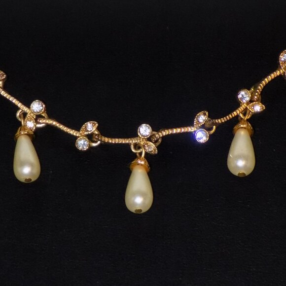 Rocket N.Y.C. Faux Pearl Teardrop with Crystal Accents Elegant Necklace in Case - Picture 2 of 7